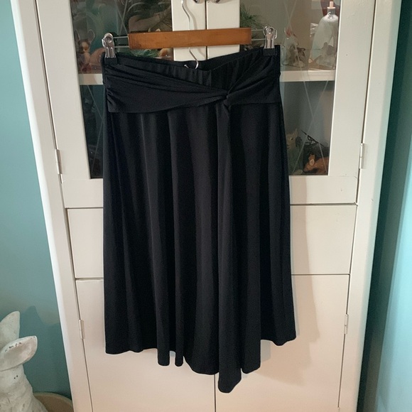 august silk Dresses & Skirts - August Silk Options sz S pull on black skirt nwt minimalist